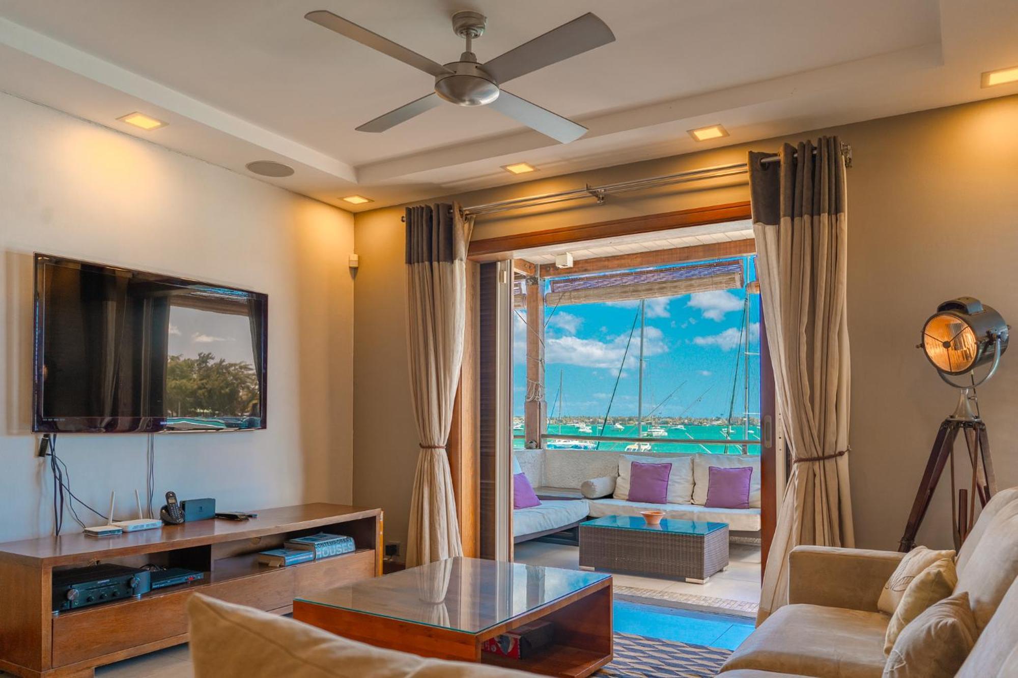 Beachfront Luxurious Stunning Sunset Boulevard Apartment, Гран-Бе Екстер'єр фото